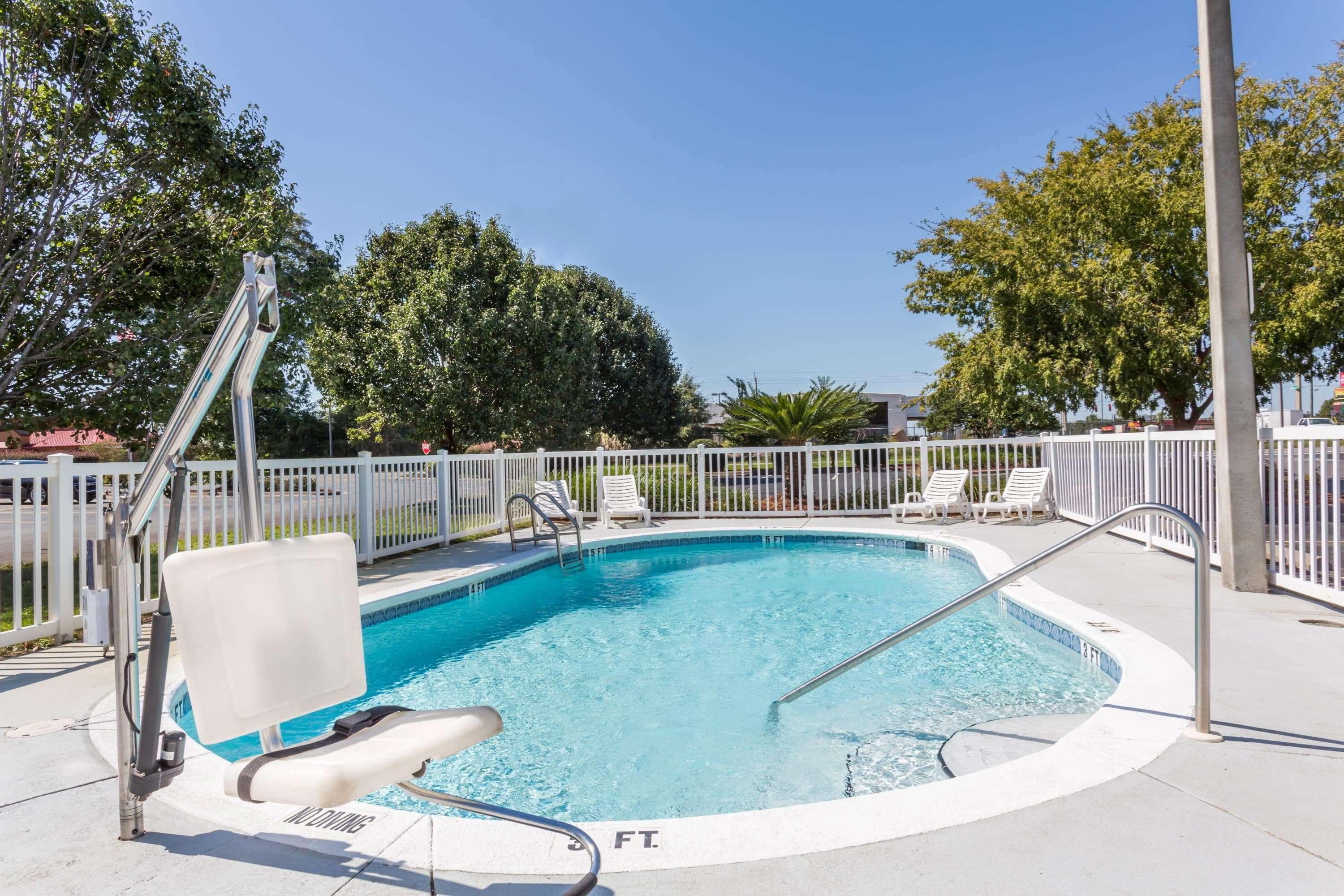 Microtel Inn & Suites Marianna Exterior photo