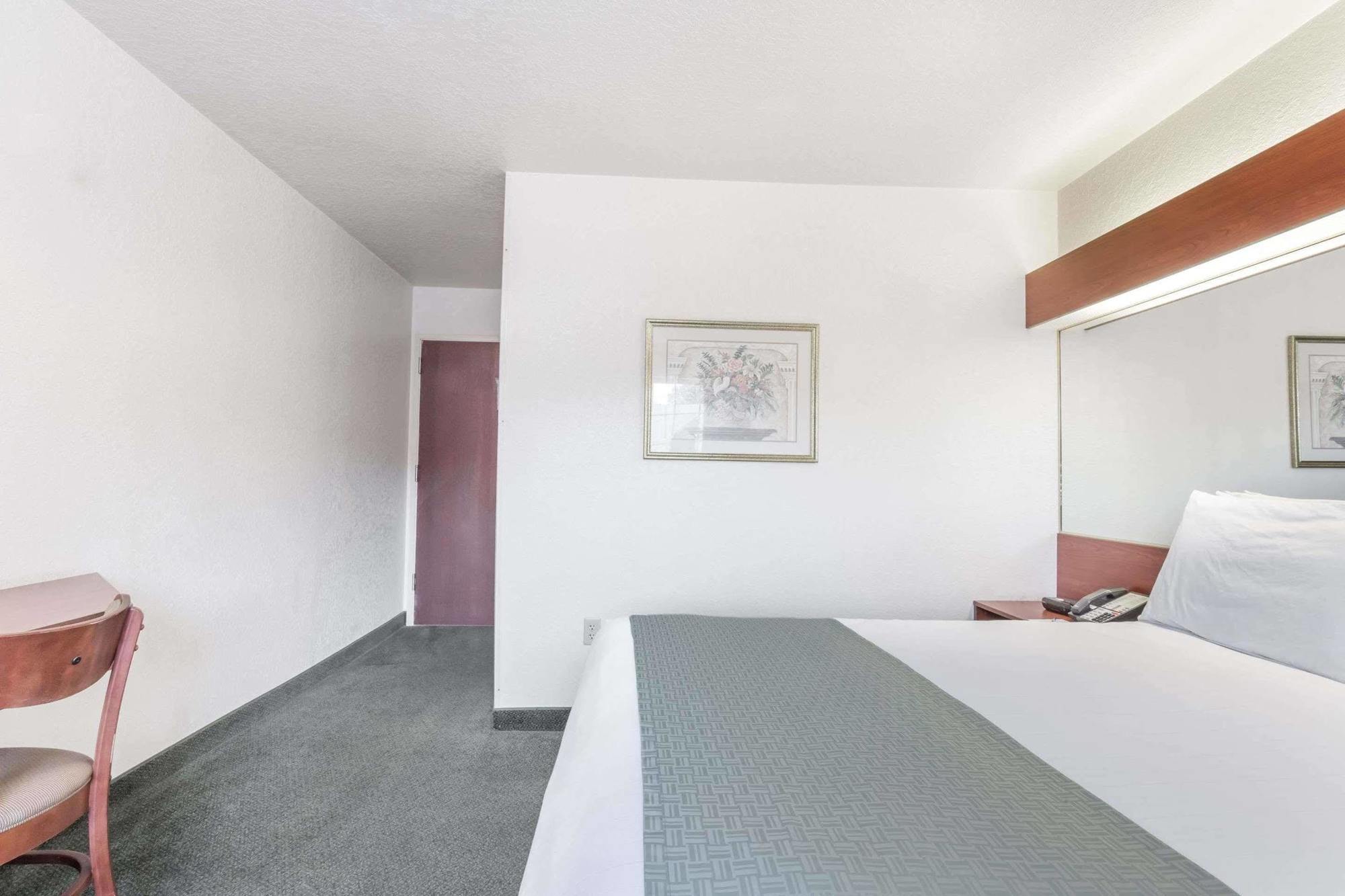 Microtel Inn & Suites Marianna Exterior photo